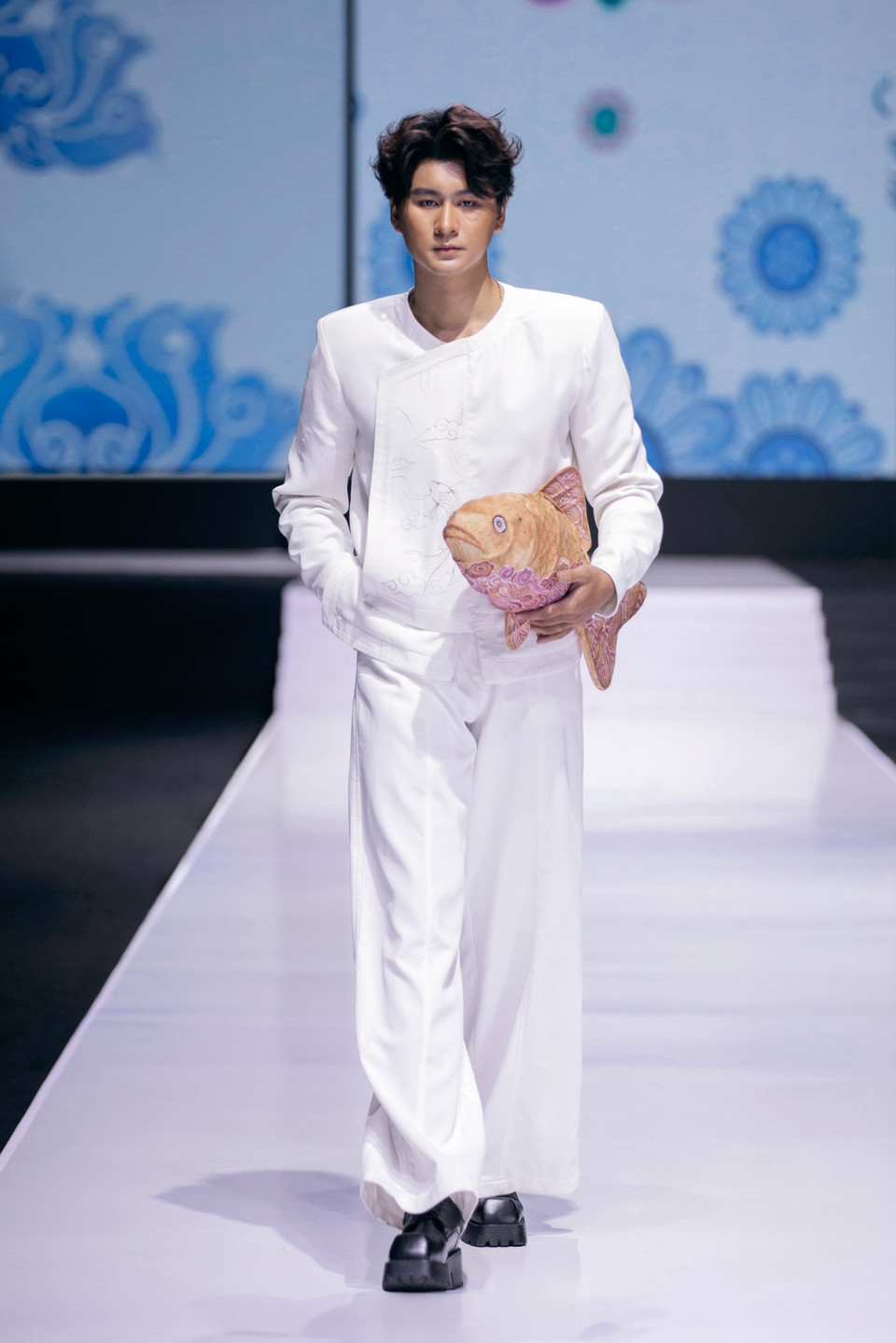 Một thiết kế trong bộ sưu tập "Dệt Mộng." (Ảnh: PV/Vietnam+)