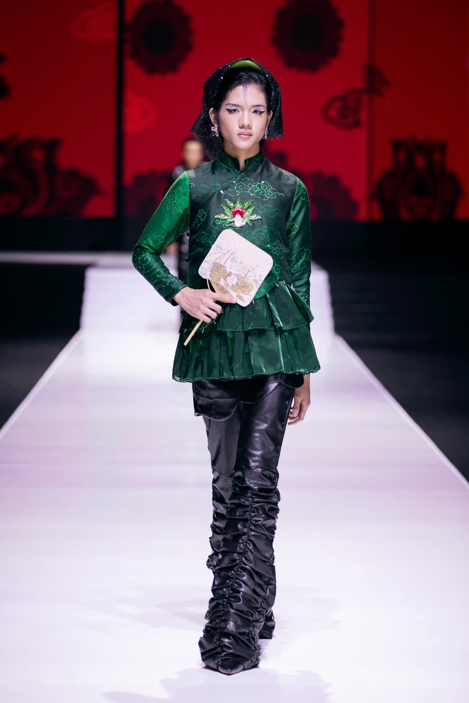 Một thiết kế trong bộ sưu tập "Dệt Mộng." (Ảnh: PV/Vietnam+)