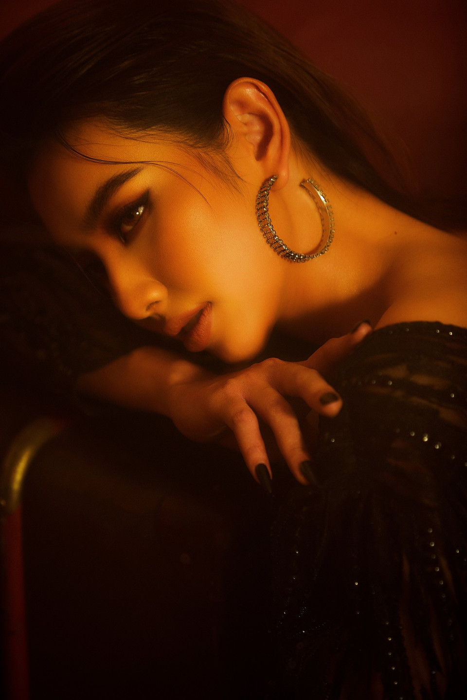 Thùy Tiên cho biết thời gian qua đã học nhảy, học catwalk, tập gym, luyện tiếng Anh cũng như luyện ứng xử. Ngoài ra, cô dự định sẽ mang 40-50 trang phục dự thi, trong đó có 2 thiết kế dạ hội cho 2 đêm bán kết và chung kết. (Ảnh: CTV/Vietnam+)