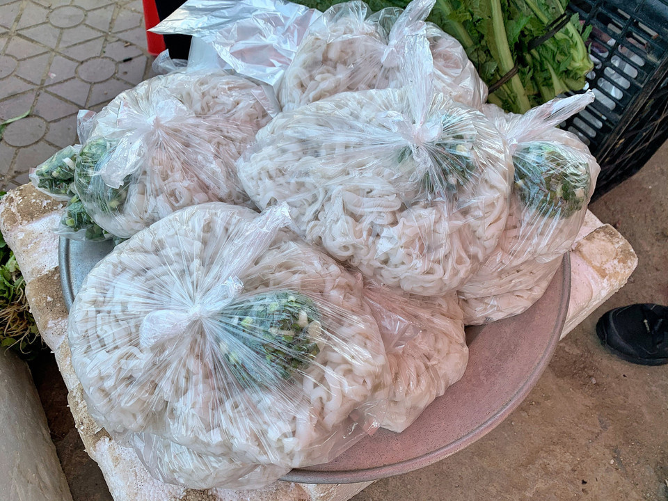 Bánh phở thái tay là một món ăn rất được bà con dân tộc ưa thích. (Ảnh: Mai Mai/Vietnam+)