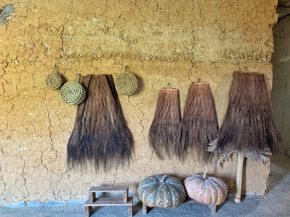 Những món đồ được bà con chuẩn bị mang xuống phiên chợ lần tới. (Ảnh: Mai Mai/Vietnam+)