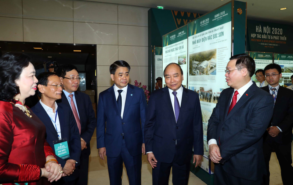 Thủ tướng Nguyễn Xuân Phúc và các đại biểu tại Hội nghị xúc tiến đầu tư Hà Nội 2020. (Ảnh: Thống Nhất/TTXVN)