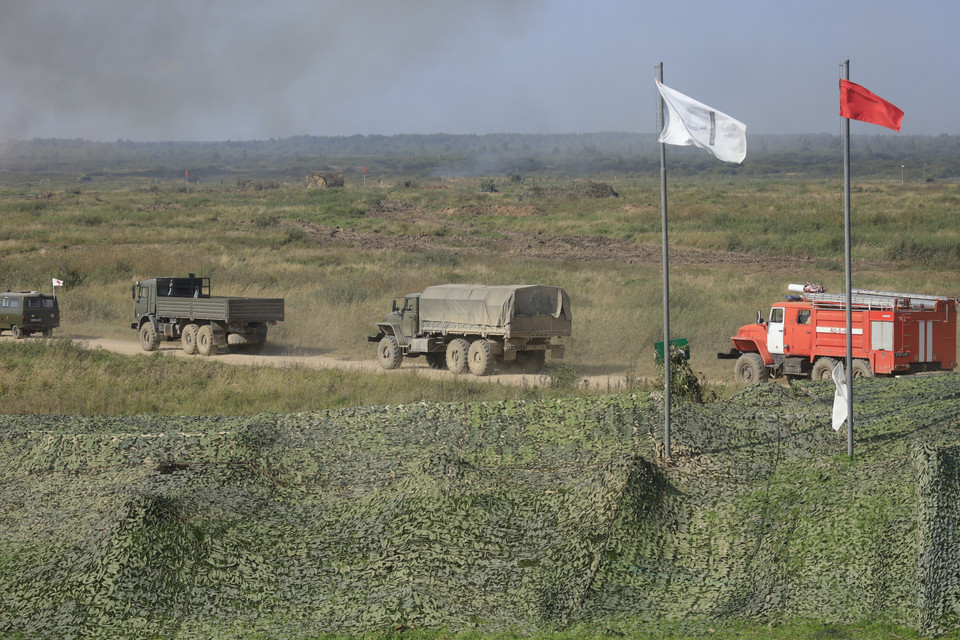 Các lực lượng cơ động ra tiền tuyến. (Ảnh: Trần Hiếu/TTXVN)