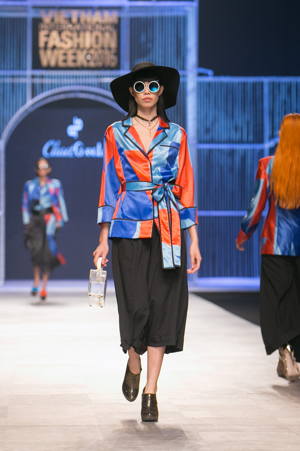 Điểm đặc biệt trong bộ sưu tập là Giang Lê đã khéo léo kết hợp nhiều chất liệu khác nhau... (Ảnh: BTC)