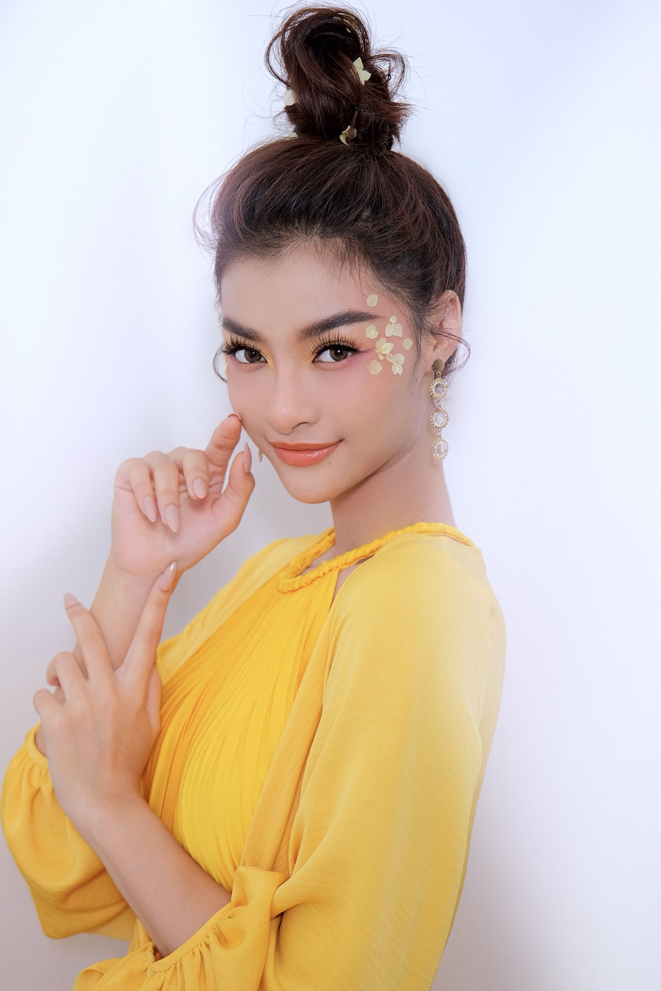 Mặc dù dịch bệnh COVID-19 cản trở nhưng giọng ca sinh năm 2000 vẫn luôn năng nổ mang đến những sản phẩm âm nhạc chất lượng cho khán giả của chương trình. (Ảnh: CTV/Vietnam+)