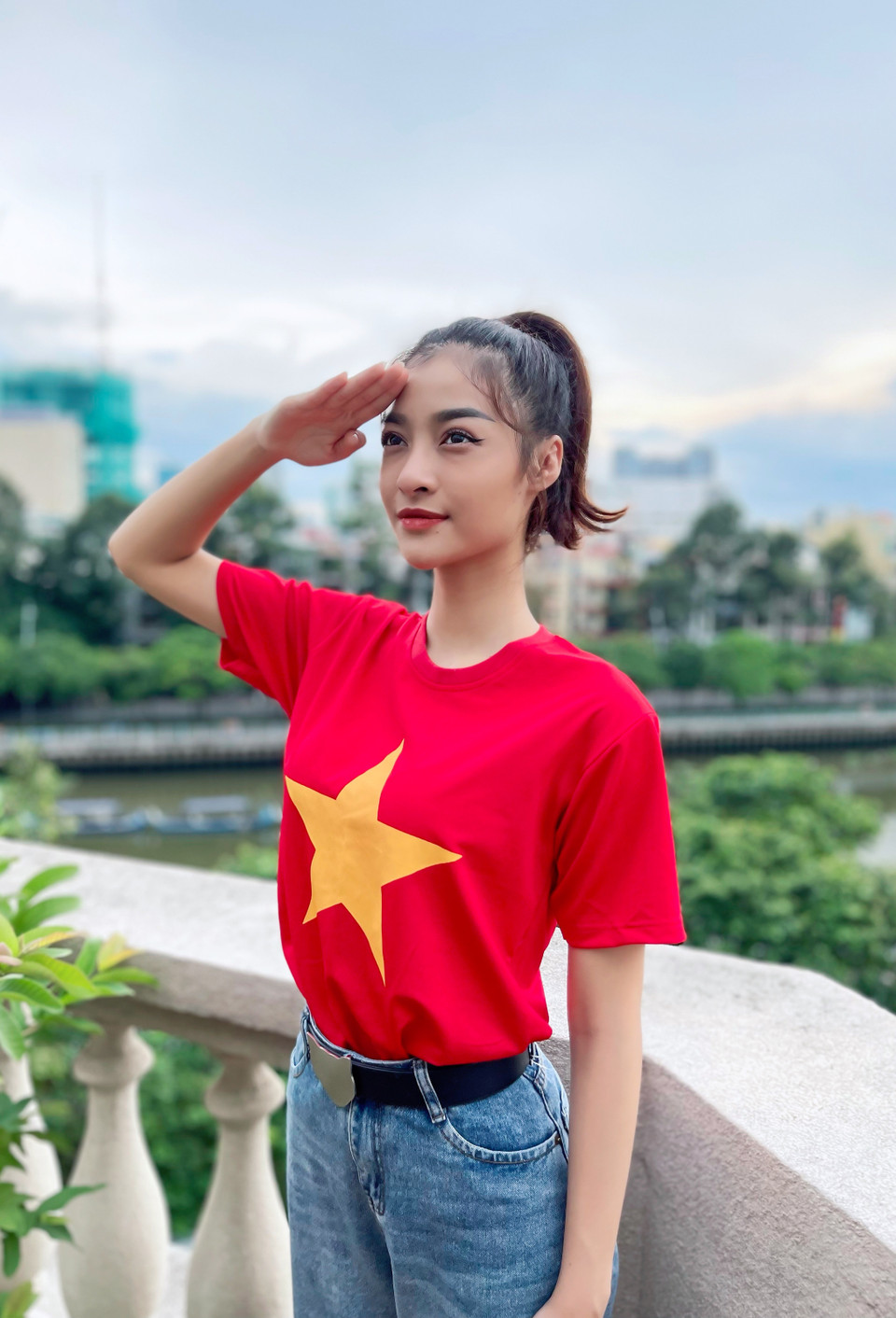 Hình ảnh giúp lan tỏa tinh thần yêu nước, chống dịch của Kiều Loan ở thời điểm hiện tại. (Ảnh: CTV/Vietnam+)