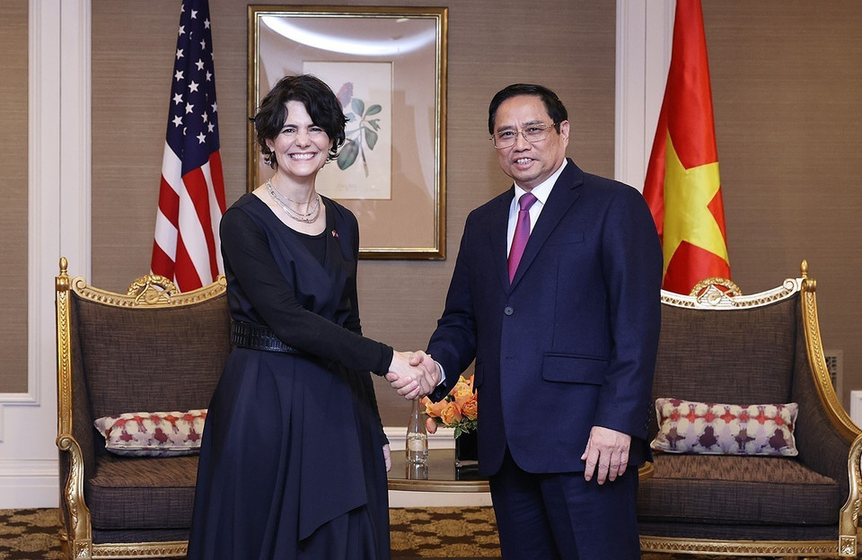 Thủ tướng Phạm Minh Chính tiếp Phó Thị trưởng thành phố Los Angeles Nina Hachigian. (Ảnh: Dương Giang/TTXVN)