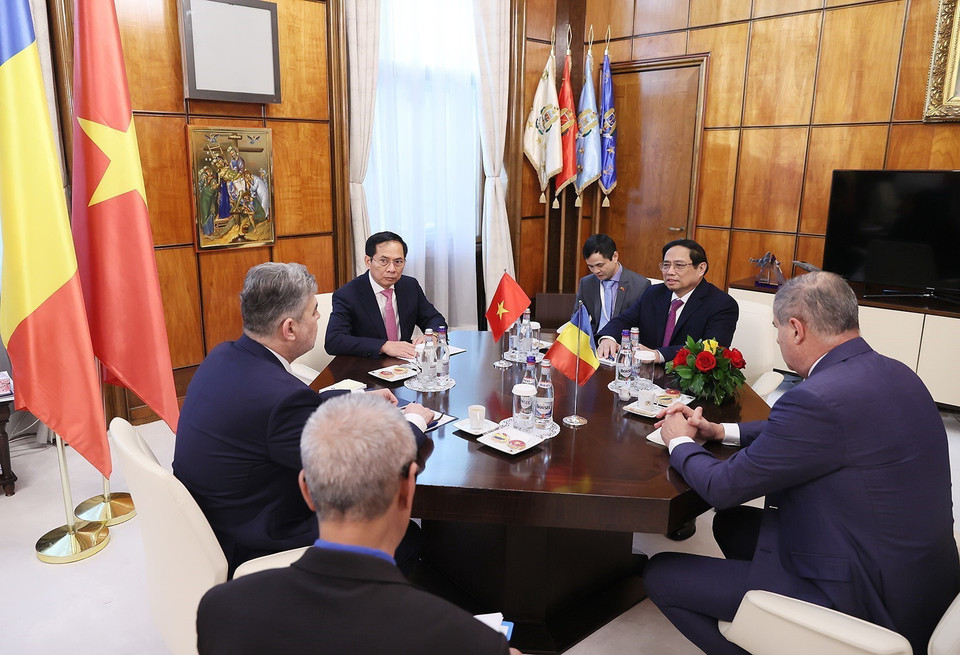 Thủ tướng Phạm Minh Chính hội đàm hẹp với Thủ tướng Romania Ion-Marcel Ciolacu. (Ảnh: Dương Giang/TTXVN)