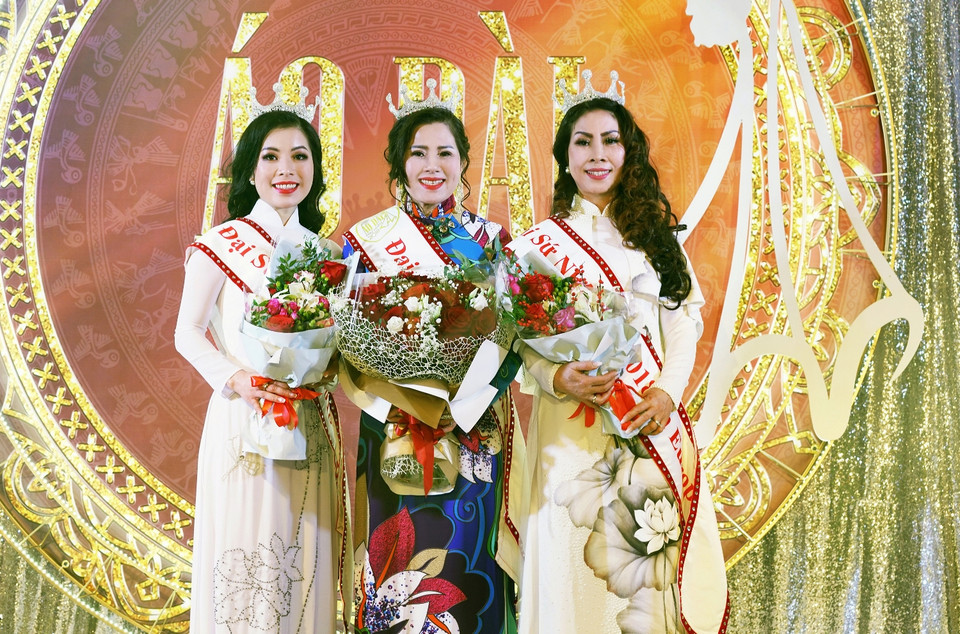 Ba Đại sứ Nhân ái người Việt Nam ở châu Âu vừa có buổi ra mắt tại thủ đô Praha, Cộng hòa Séc. (Ảnh: Hà Cần/Vietnam+)