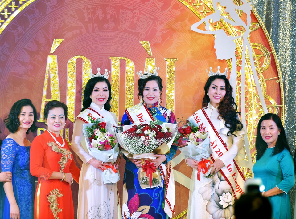 Nhiệm kỳ của ba Đại sứ Nhân Ái ở ba quốc gia Ba Lan, Séc, và Đức sẽ kéo dài đến hết năm 2020, khi cuộc thi Áo dài phụ nữ châu Âu kế tiếp được tổ chức. (Ảnh: Tuấn Hoàng/Vietnam+).