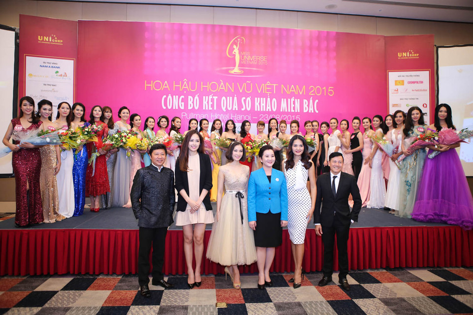 Ban giám khảo ra mắt cùng top 35 thí sinh khu vực phía Bắc sẽ vào bán kết cuộc thi. (Ảnh: Lê Minh Sơn)