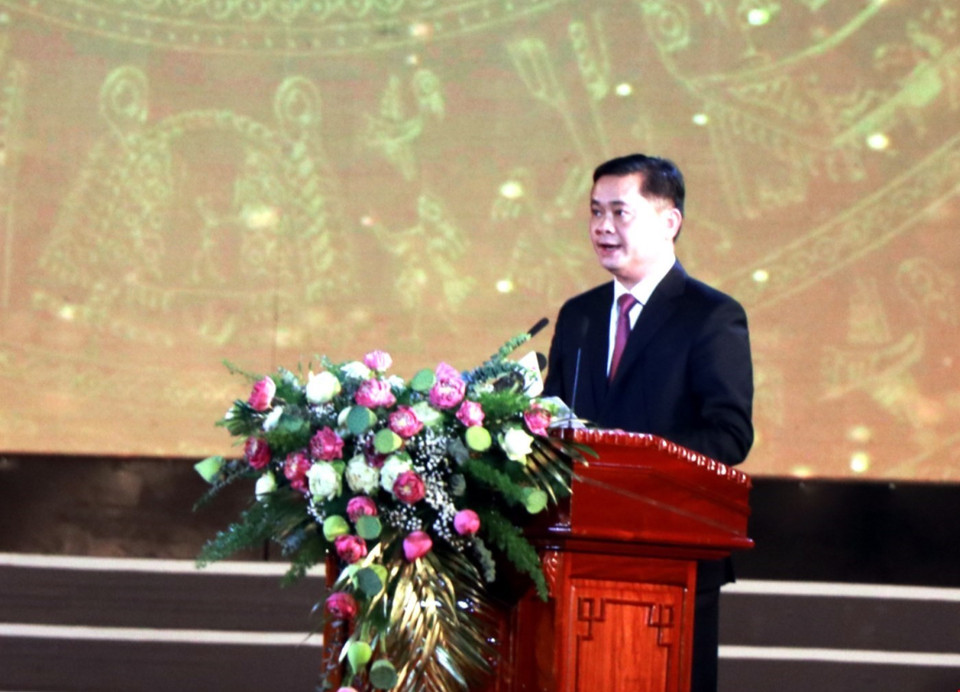 Ủy viên dự khuyết Trung ương Đảng, Bí thư Tỉnh ủy Nghệ An Thái Thanh Quý đọc diễn văn kỷ niệm 990 năm danh xưng Nghệ An (1030-2020). (Ảnh: Tá Chuyên/TTXVN)