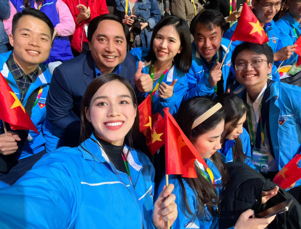 Trong ngày đầu đến Liên hoan Thanh niên Thế giới, Đỗ Thị Hà diện trang phục đơn giản, khoác lên mình chiếc áo của Đoàn Thanh niên Việt Nam. (Ảnh: CTV/Vietnam+)