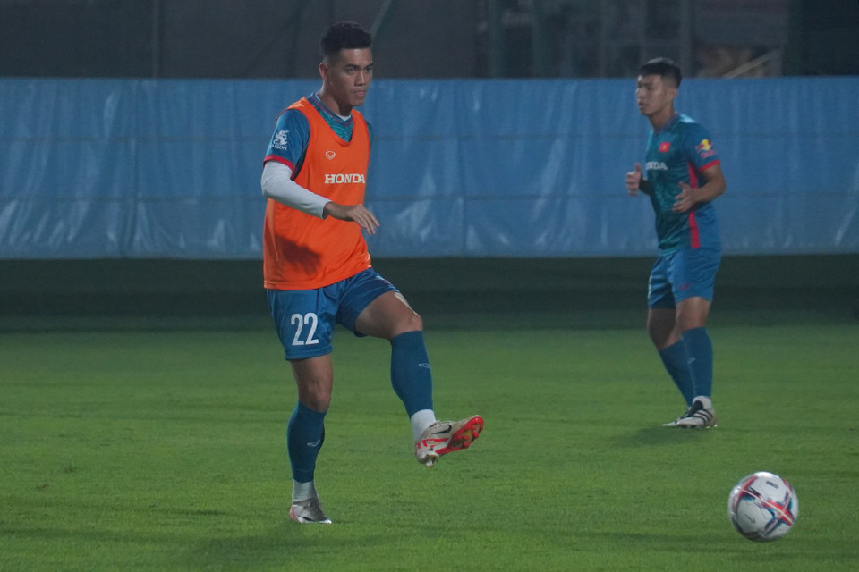 Không ghi bàn ở ba vòng đấu đầu tiên tại V-League 2023/24 nhưng tiền đạo Nguyễn Tiến Linh (số 22) vẫn được Huấn luyện viên Troussier điền tên vào danh sách ở đợt tập trung này. (Ảnh: Việt Anh/Vietnam+)