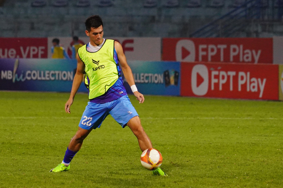 Tiền đạo Nguyễn Tiến Linh của Bình Dương tiếp tục 'làm bạn' với băng ghế dự bị ở trận này và chỉ vào sân ở phút 78. (Ảnh: Việt Anh/Vietnam+)