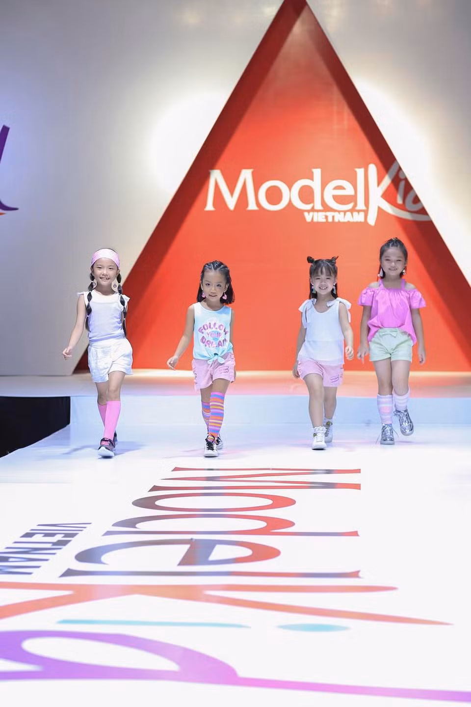 Ngoài ra, phiên bản trực tuyến của Model Kid Vietnam 2019 cũng sẽ được phát tại kênh Youtube chính thức của chương trình: MultiTV. (Ảnh: BTC)
