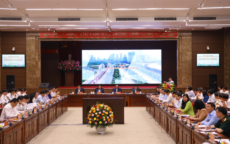 Quang cảnh buổi làm việc của Thường trực Chính phủ với Ban Thường vụ Thành ủy thành phố Hà Nội. (Ảnh: Văn Điệp/TTXVN)