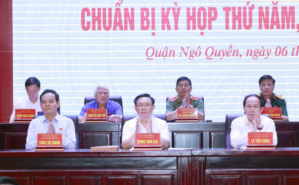 Chủ tịch Quốc hội Vương Đình Huệ tại buổi tiếp xúc cử tri thành phố Hải Phòng. (Ảnh: Doãn Tấn/TTXVN)