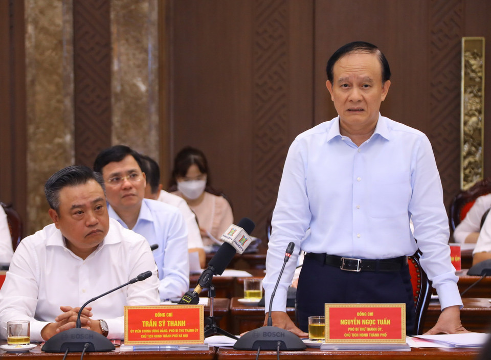 Phó Bí thư Thành ủy, Chủ tịch Hội đồng Nhân dân thành phố Hà Nội Nguyễn Ngọc Tuấn phát biểu. (Ảnh: Văn Điệp/TTXVN)