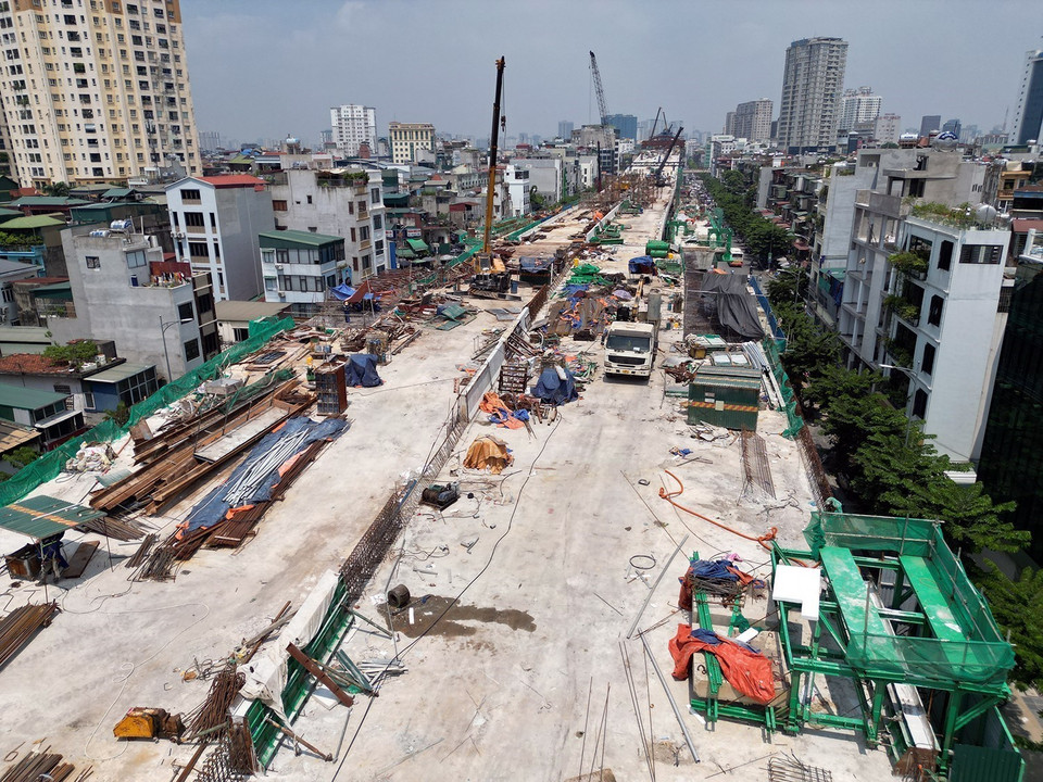 Đoạn tuyến trên cao Dự án đoạn Chợ Mơ - Ngã Tư Vọng đang được khẩn trương xây dựng. (Ảnh: Tuấn Anh/TTXVN)