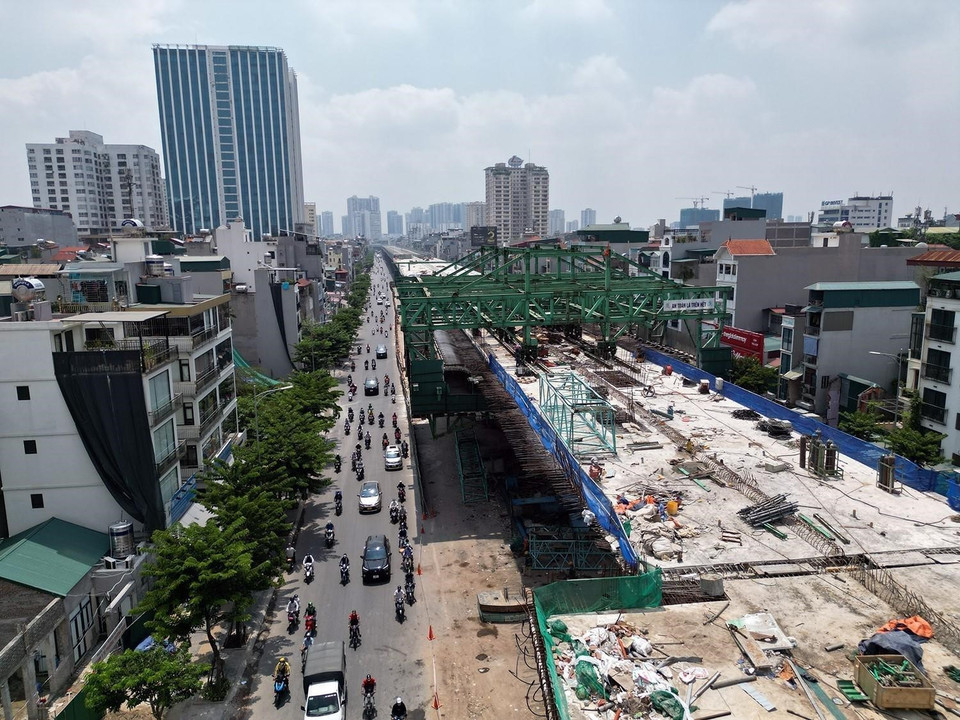  Với tổng chiều dài toàn tuyến là hơn 5km, dự án bao gồm xây mới tuyến đường bộ trên cao và mở rộng tuyến đường dưới thấp. (Ảnh: Tuấn Anh/TTXVN)