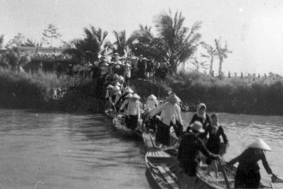 'Đội quân tóc dài ' Bến Tre đi biểu tình đòi Ngụy quyền chấm dứt việc bắt thanh niên đi lính, đòi quân đội Mỹ -Diệm chấm dứt khủng bố. (Ảnh: Tư liệu TTXVN)
