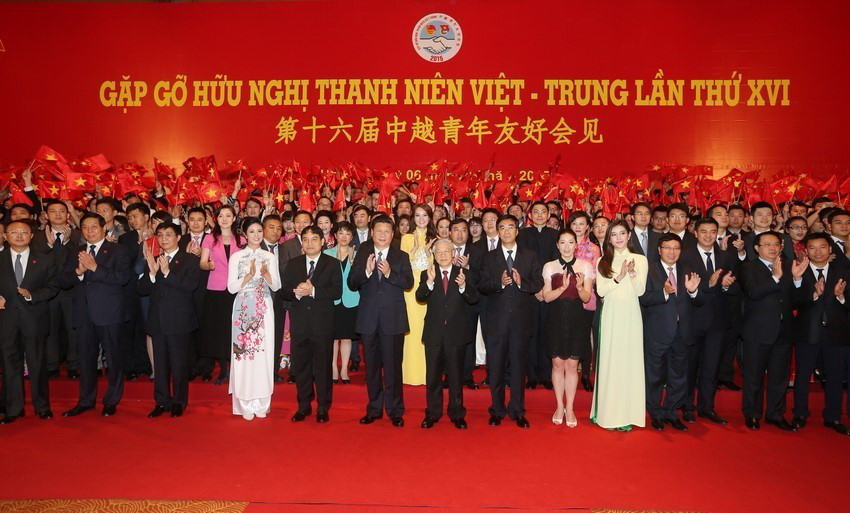 Sáng 6/11/2015, tại Hà Nội, Tổng Bí thư Nguyễn Phú Trọng và Tổng Bí thư, Chủ tịch Trung Quốc Tập Cận Bình dự gặp gỡ hữu nghị thanh niên Việt-Trung lần thứ XVI. (Ảnh: Trí Dũng/TTXVN)