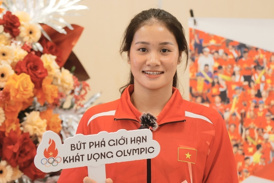 Vận động viên bơi Võ Thị Mỹ Tiên tại lễ xuất quân. (Ảnh: Minh Quyết/TTXVN)