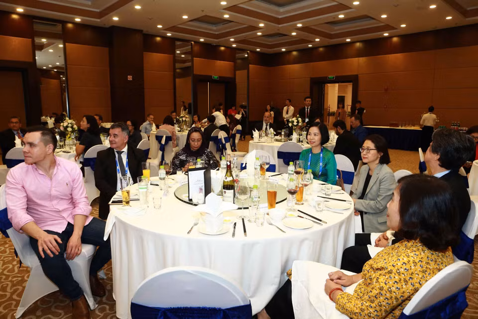 Đại biểu dự tiệc chia tay. (Ảnh: Doãn Tấn/TTXVN)