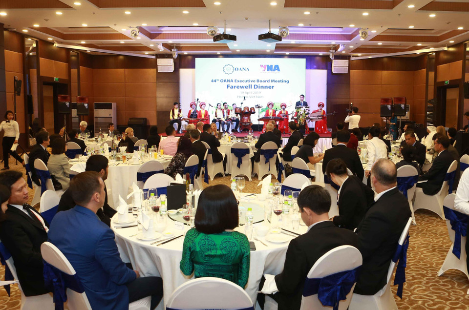 Các đại biểu dự tiệc chia tay. (Ảnh: Doãn Tấn/TTXVN)