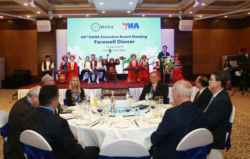 Các đại biểu dự tiệc chia tay. (Ảnh: Thành Đạt/TTXVN)