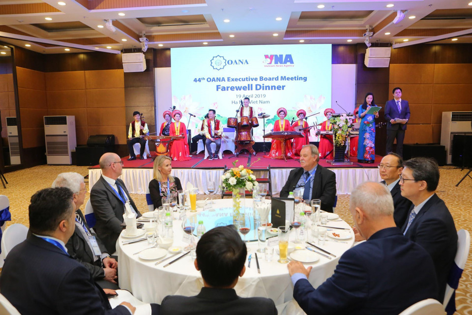 Đại biểu dự Tiệc chia tay. (Ảnh: TTXVN)