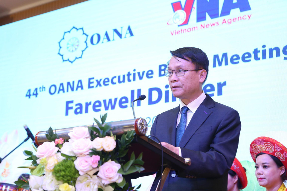 Tối 19/4, Thông tấn xã Việt Nam tổ chức Tiệc chia tay các đại biểu tham dự Hội nghị Ban Chấp hành Tổ chức các hãng Thông tấn châu Á-Thái Bình Dương (OANA) lần thứ 44 được tổ chức tại Hà Nội. Ông Nguyễn Đức Lợi, Ủy viên Trung ương Đảng, Tổng Giám đốc TTXVN phát biểu tại tiệc chia tay. (Ảnh: Thành Đạt/TTXVN) 