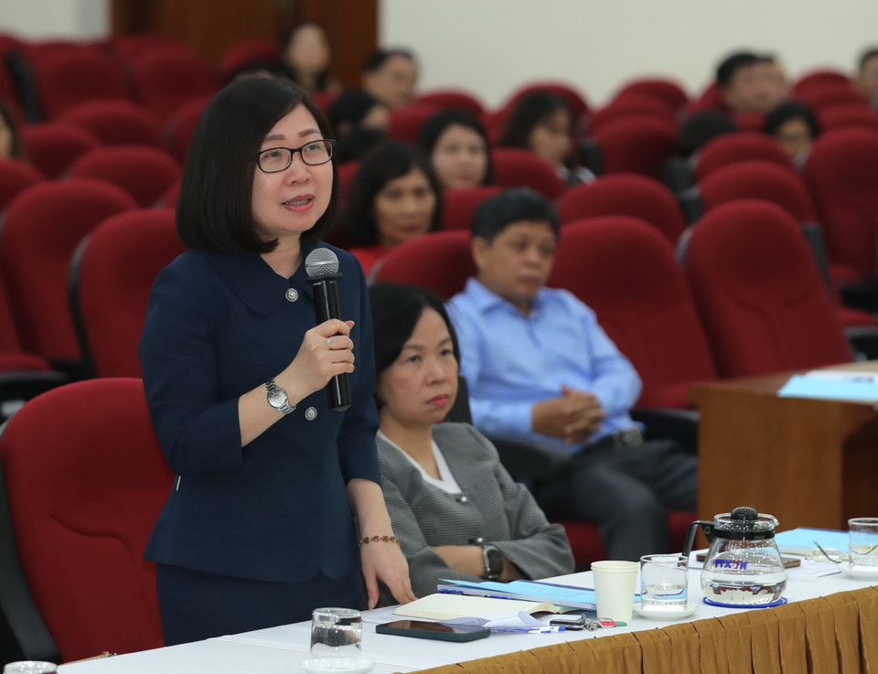 Phó Tổng Giám đốc TTXVN Đoàn Thị Tuyết Nhung trao đổi tại hội nghị. (Ảnh: Hoàng Hiếu /TTXVN)