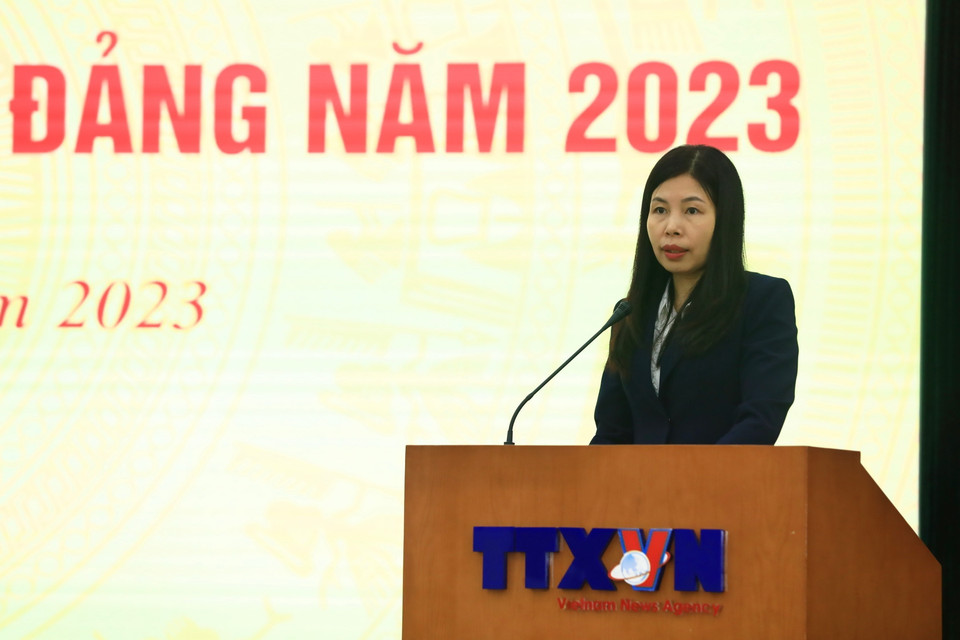 Phó Bí thư Thường trực Đảng ủy TTXVN Đỗ Thị Trang phát biểu. (Ảnh: Hoàng Hiếu/TTXVN)