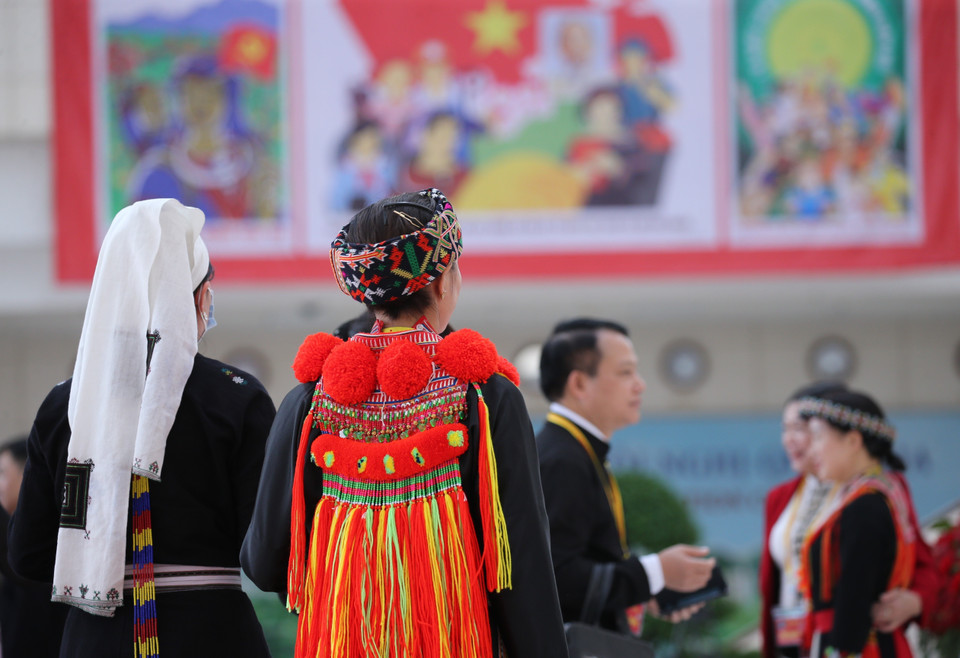 Các đại biểu trong trang phục truyền thống đến dự Đại hội. (Ảnh: Dương Giang/TTXVN)