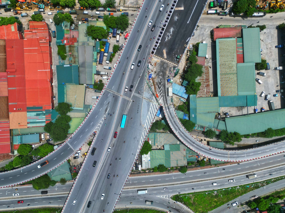 Sau gần 3 năm thi công, công trình đã vượt qua hầu hết những khó khăn, bước vào giai đoạn nước rút.(Ảnh: Tuấn Anh/TTXVN)