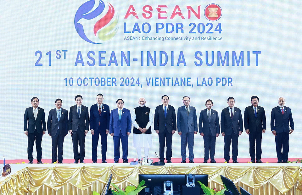 Thủ tướng Phạm Minh Chính cùng Trưởng đoàn các nước ASEAN và Thủ tướng Ấn Độ Narendra Modi chụp ảnh chung. (Ảnh: Dương Giang/TTXVN)
