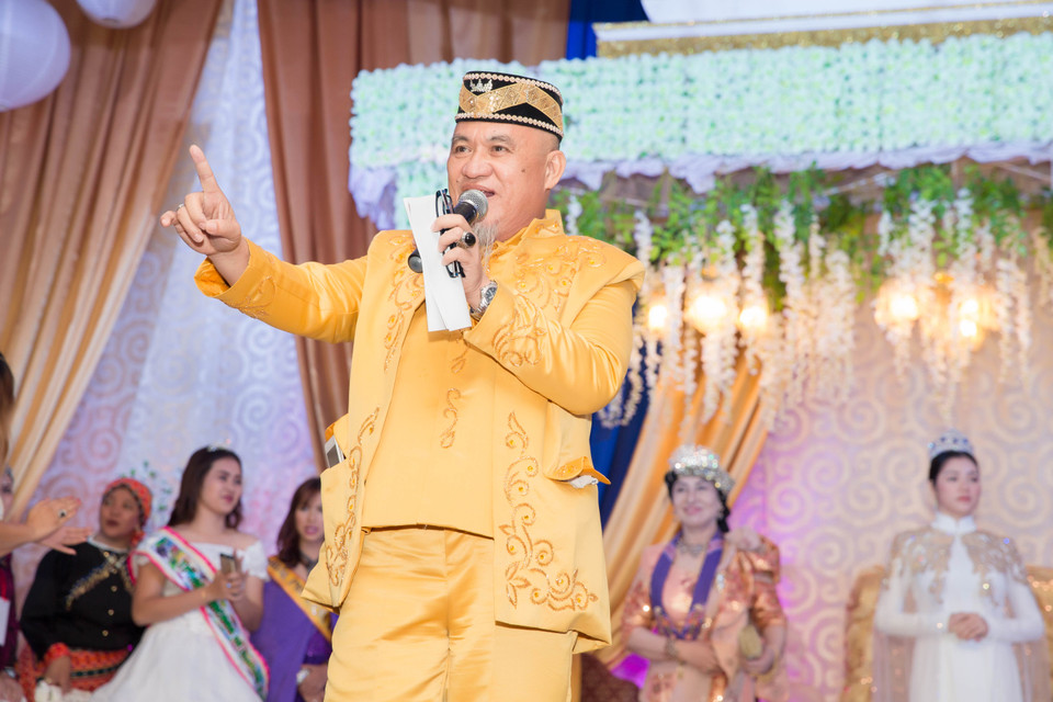 Hoàng đế Sultan phát biểu trước khoảnh khắc trao Vương miện. (Ảnh: Khoa Nguyễn)