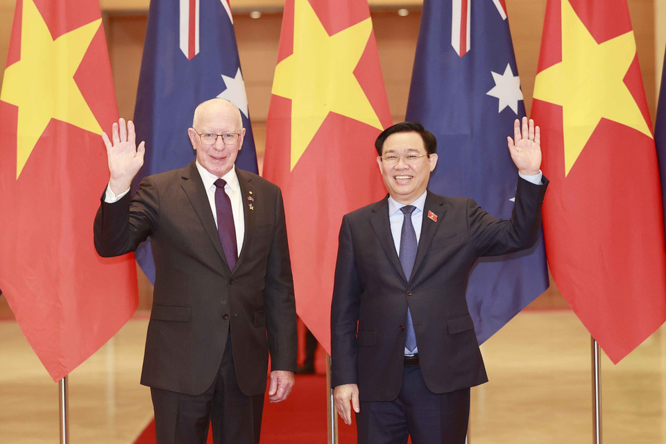 Chủ tịch Quốc hội Vương Đình Huệ và Toàn quyền Australia David Hurley. (Ảnh: Doãn Tấn/TTXVN)