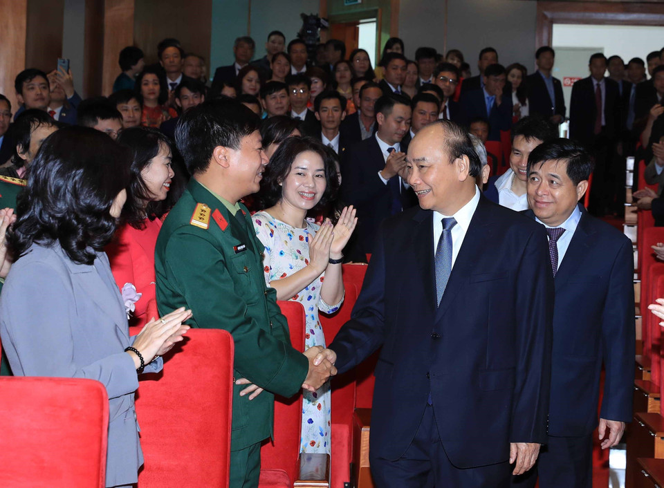 Thủ tướng Nguyễn Xuân Phúc với các đại biểu dự hội nghị. (Ảnh: Thống Nhất/TTXVN)