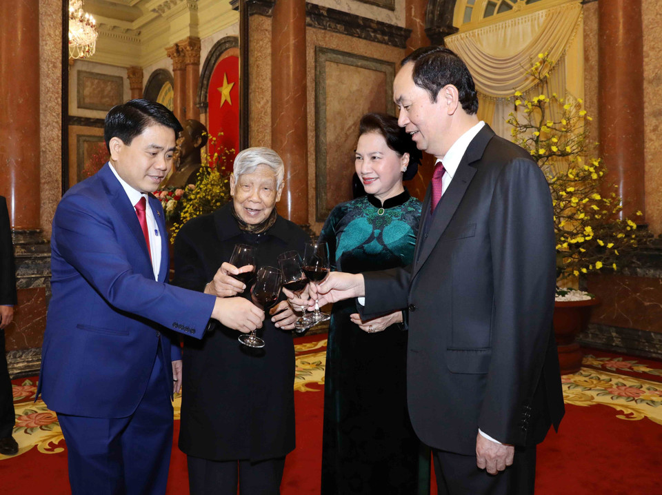 Chủ tịch nước Trần Đại Quang, Chủ tịch Quốc hội Nguyễn Thị Kim Ngân chúc Tết các đồng chí lãnh đạo Đảng, Nhà nước và Hà Nội. (Ảnh: Phương Hoa/TTXVN)