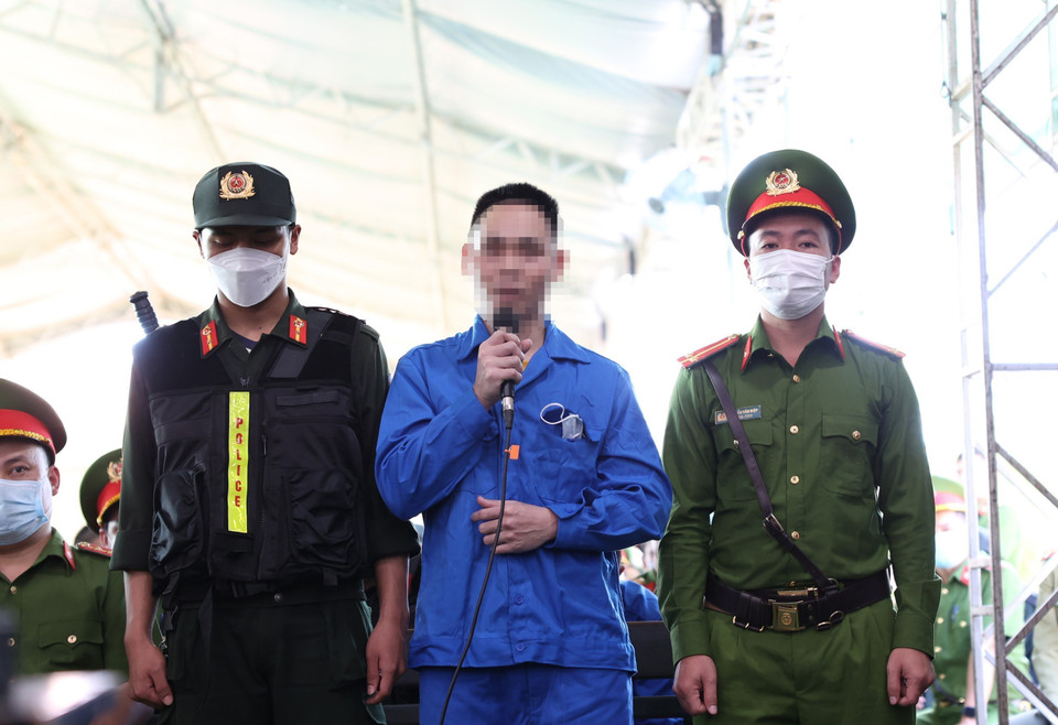 Các bị cáo nói lời sau cùng và xin được hưởng sự khoan hồng của pháp luật. (Ảnh: TTXVN)