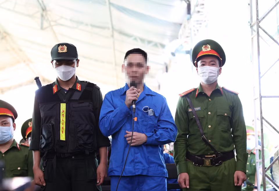 Các bị cáo nói lời sau cùng và xin được hưởng sự khoan hồng của pháp luật. (Ảnh: TTXVN)