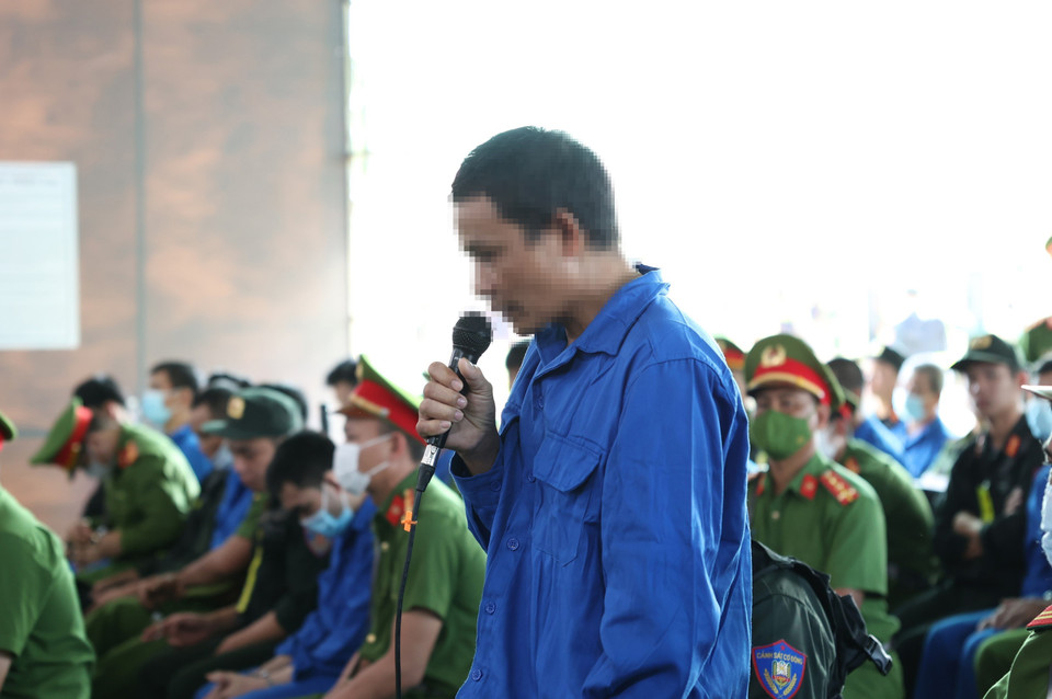 Các bị cáo nói lời sau cùng và xin được hưởng sự khoan hồng của pháp luật. (Ảnh: TTXVN)