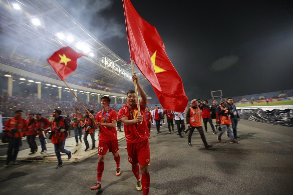 Màn ăn mừng chiến thắng của các tuyển thủ Việt Nam trên sân vận động quốc gia Mỹ Đình. Họ đã giữ đúng lời hứa mang trọn niềm vui đến cho người hâm mộ cả nước. (Ảnh: Trọng Đạt/TTXVN)
