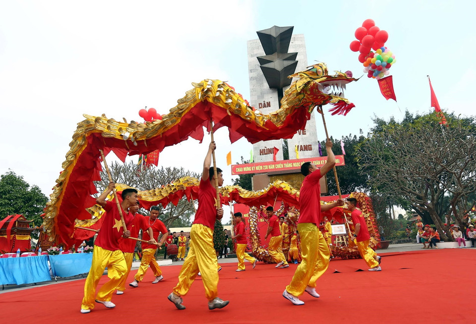 Màn biểu diễn múa Rồng tại buổi lễ. (Ảnh: Danh Lam/TTXVN)