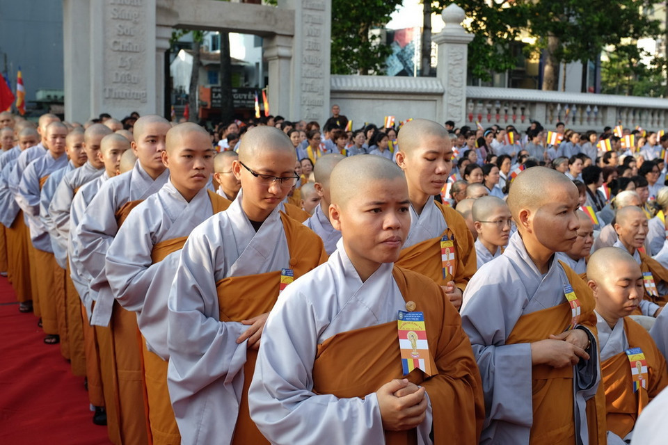Đông đảo tăng ni, phật tử của thành phố tham dự Đại lễ Phật đản Phật lịch 2562. (Ảnh: Thế Anh/TTXVN)