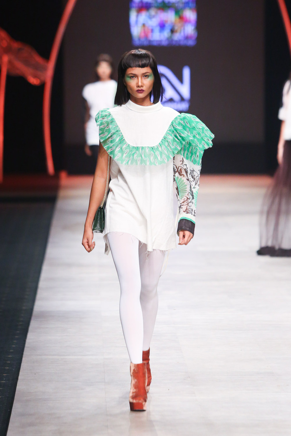 Phụ kiện cũng là một yếu tố không nhỏ mang đến cái nhìn tổng thể hài hòa và trọn vẹn cho bộ sưu tập. 