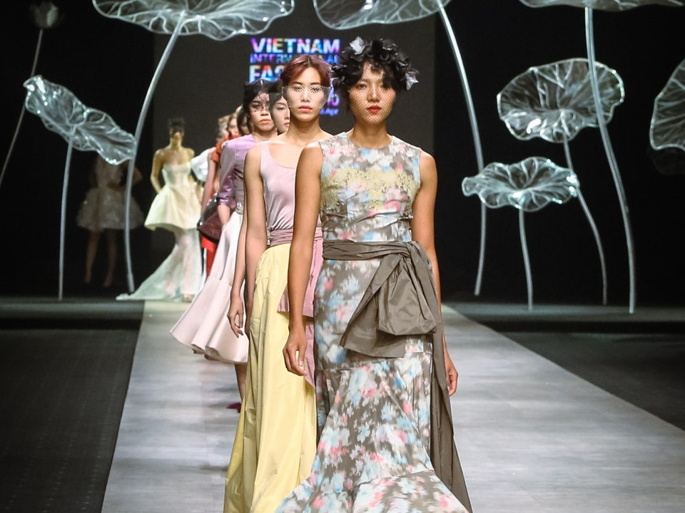 Toàn cảnh bộ sưu tập của nhà thiết kế Thái Lan.